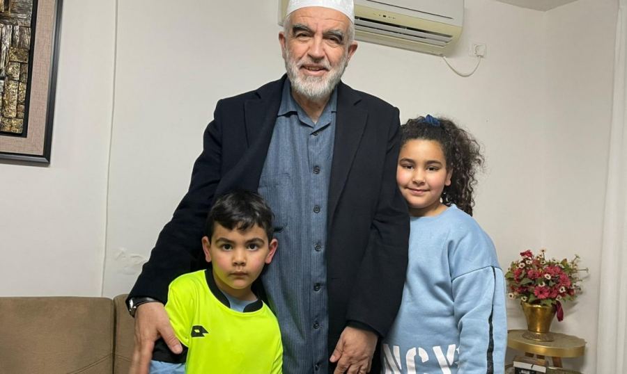 الشيخ رائد صلاح يزور عائلة الشهيد موسى حسونة من اللد